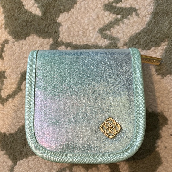 Kendra Scott Iridescent Mint jewelry holder with Gold Accent - Picture 1 of 2